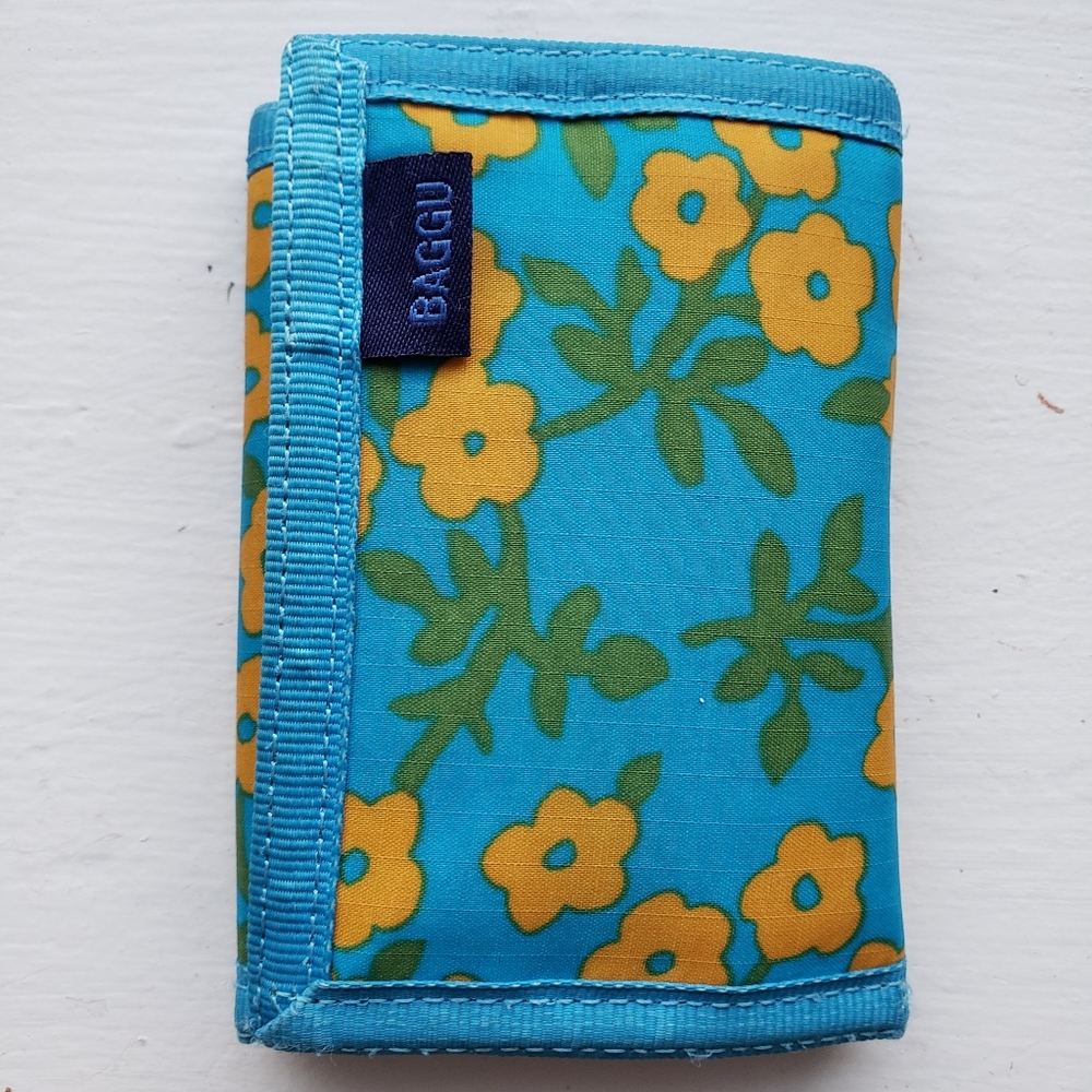 Baggu wallet in blue calico